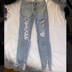 High Rise Light Wash American Eagle Jeans